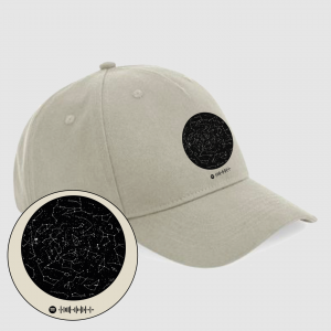 Gorra-ilustracion-personalizada-color-roca-color-mapa-estelar-foto