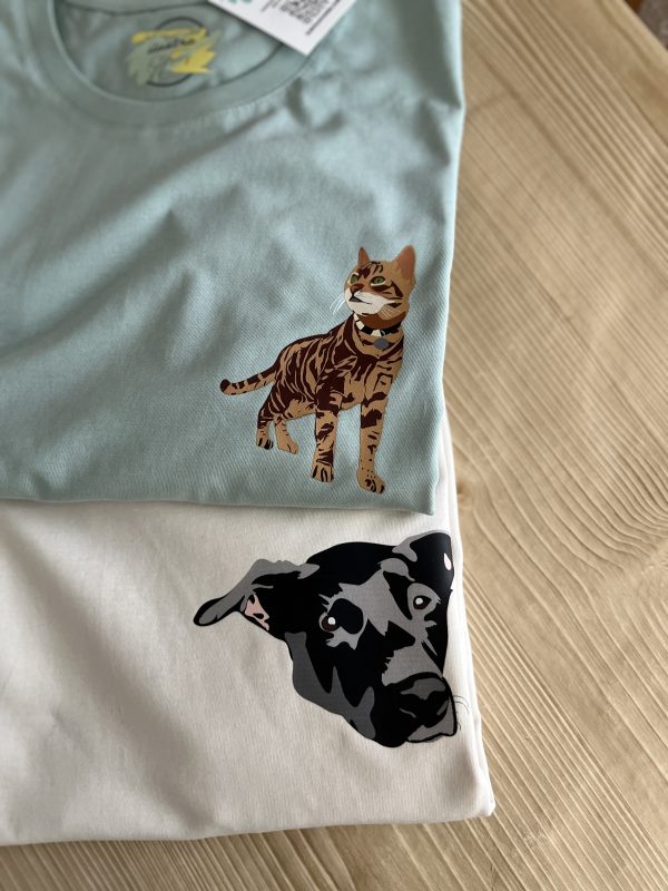 Camiseta ilustración a color perro y gato