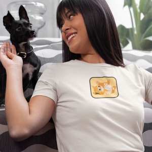 Chica camiseta biege ilustracion personalizada mascota con marco