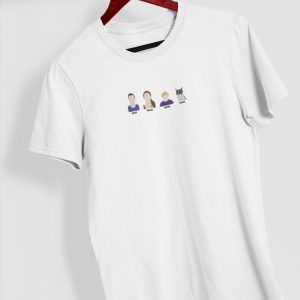 Camiseta blanca familia ilustrada con nombres