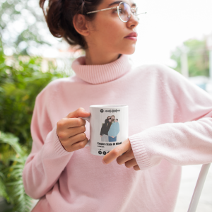 Chica taza playlist con ilustracion personalizada