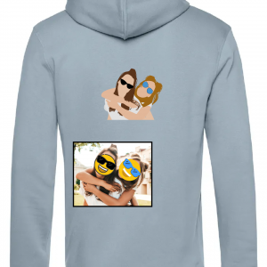 Sudadera-azul-ilustracion-personalizada-color-centro-foto-real-espalda