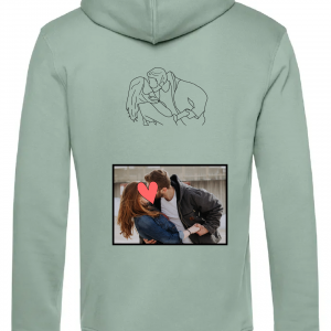 sudadera-verde-ilustracion-silueta-espalda-foto-real