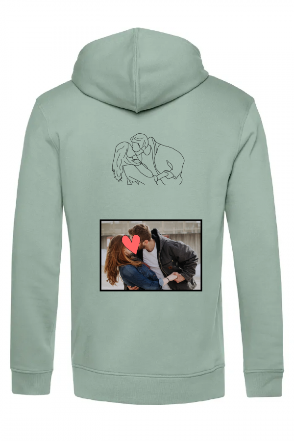 sudadera-verde-ilustracion-silueta-espalda-foto-real